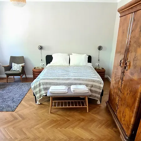 The Modern Antique Διαμέρισμα Πετς